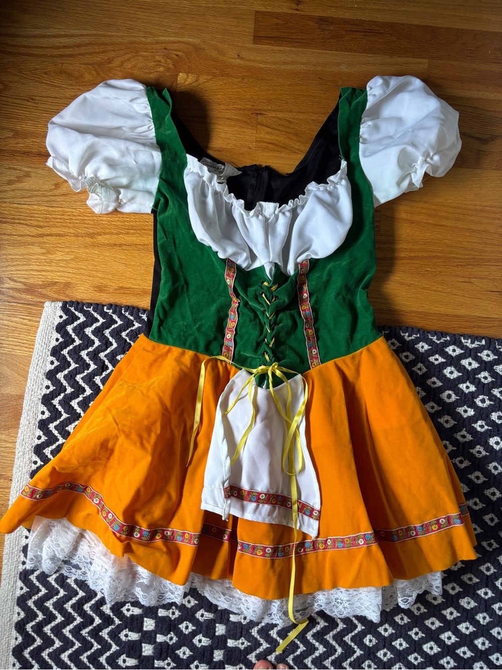 Women’s Bavarian Beer Garden Oktoberfest Dirndl Costume XS 2/4